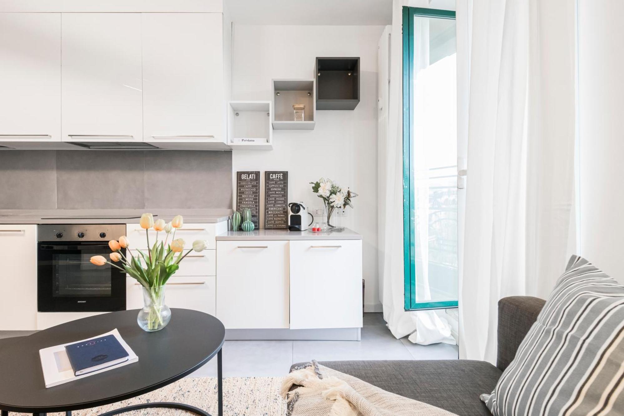 Beautiful Flat Fully Furnished In P.Ta Romana Милано Екстериор снимка