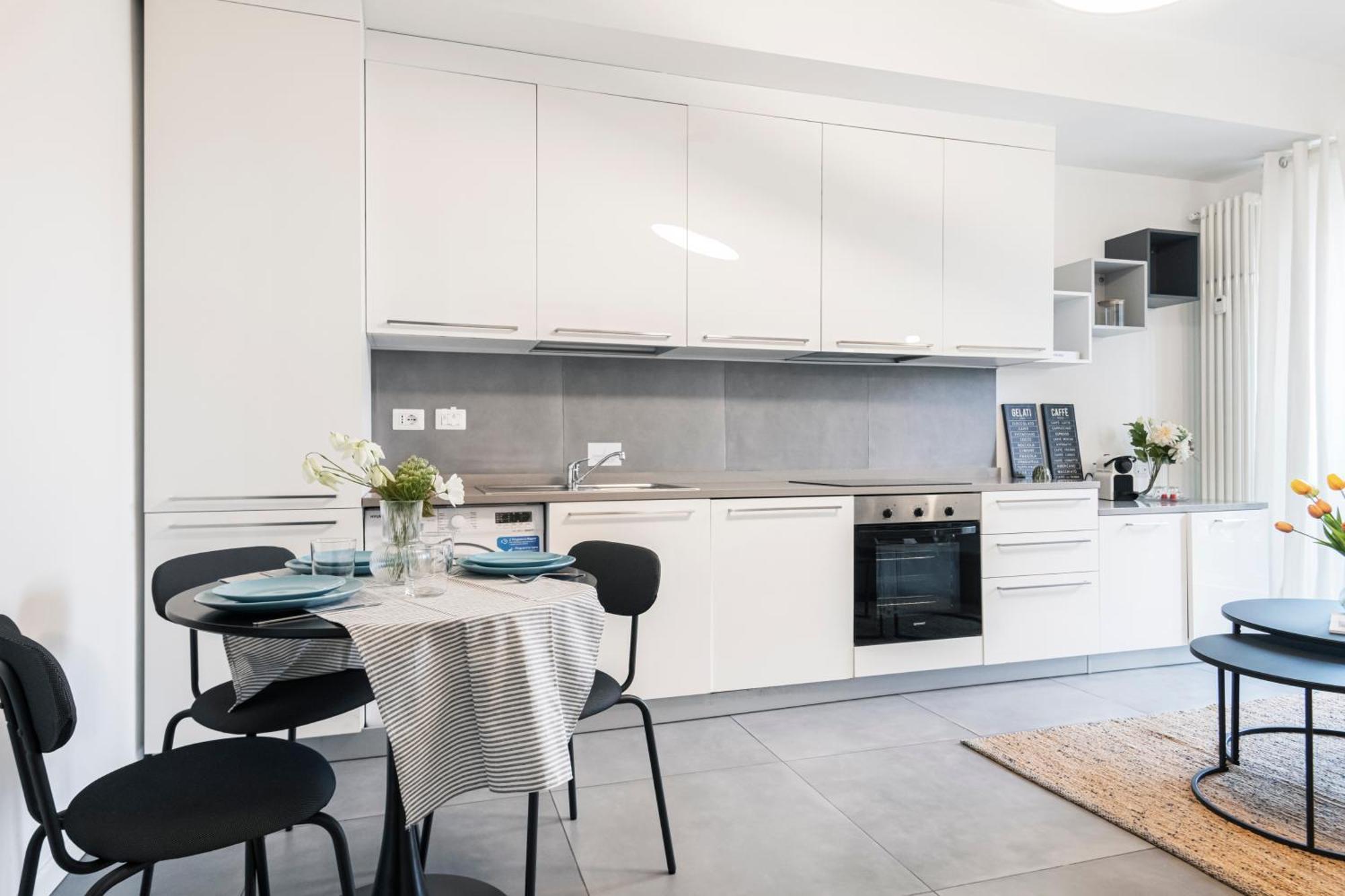 Beautiful Flat Fully Furnished In P.Ta Romana Милано Екстериор снимка