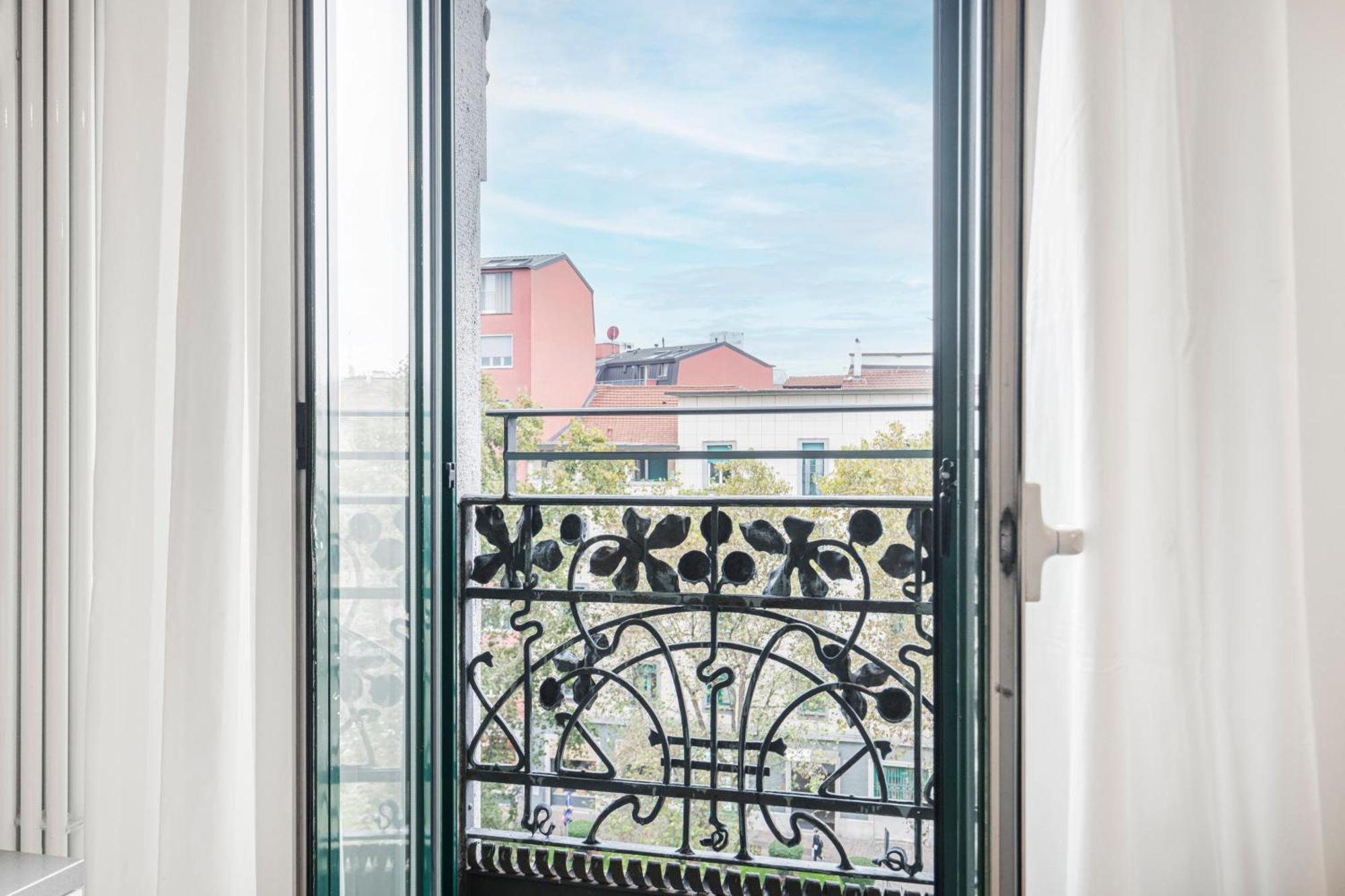 Beautiful Flat Fully Furnished In P.Ta Romana Милано Екстериор снимка