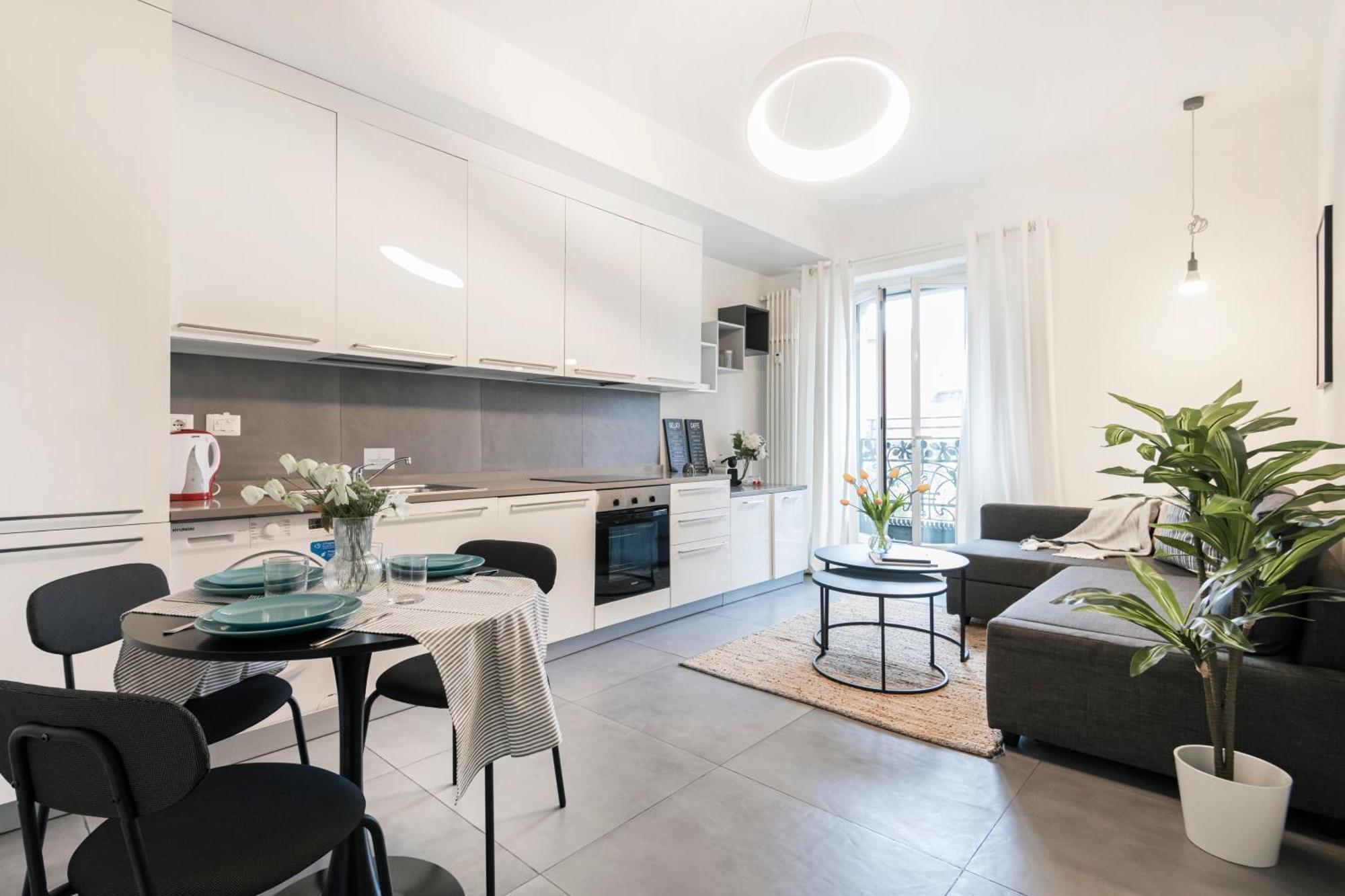 Beautiful Flat Fully Furnished In P.Ta Romana Милано Екстериор снимка
