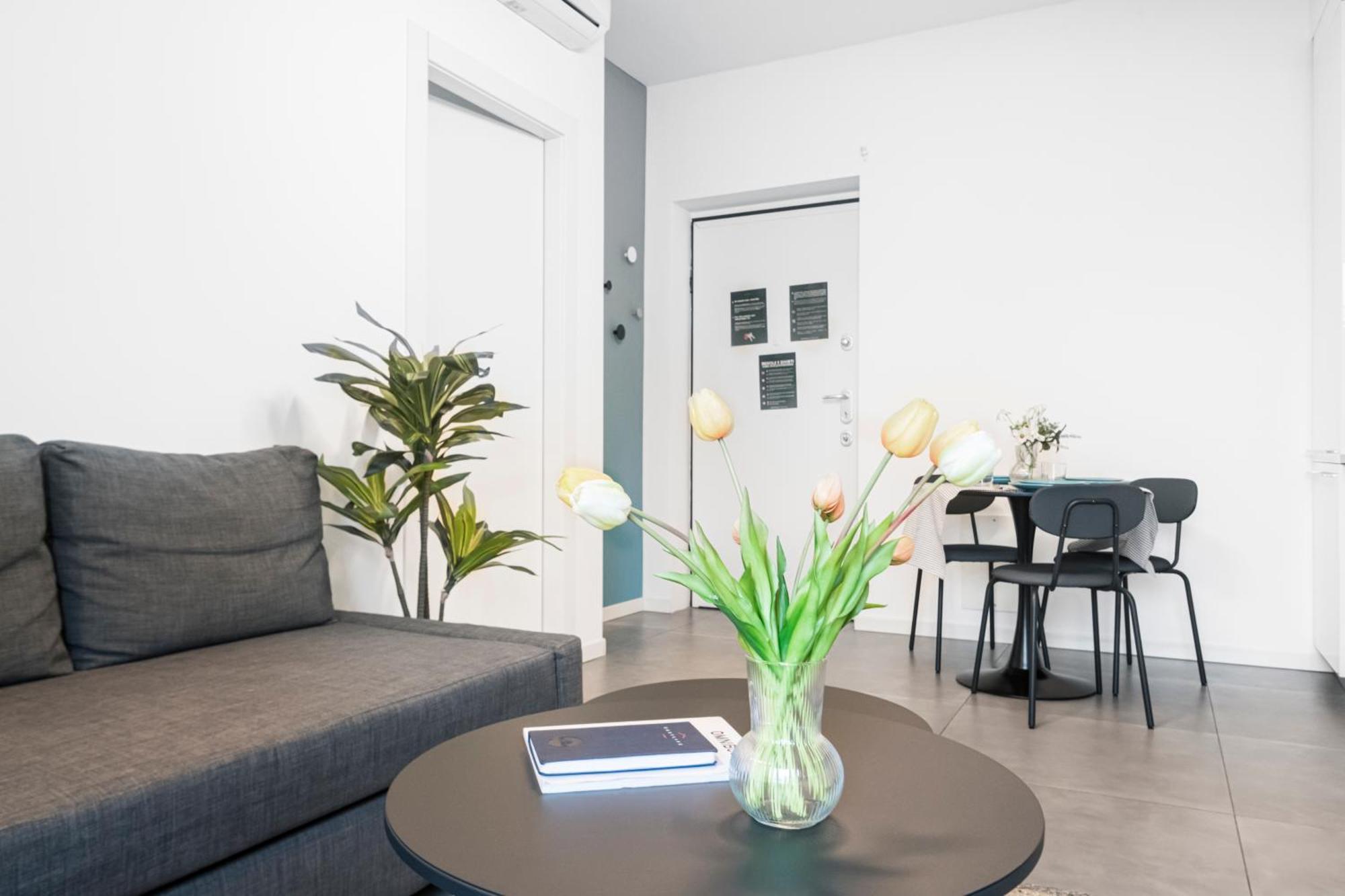Beautiful Flat Fully Furnished In P.Ta Romana Милано Екстериор снимка